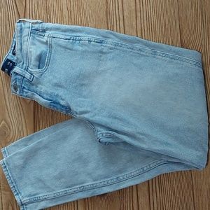 Hollister high rise Mom Jeans size 0